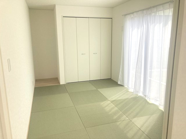 クレイドルガーデン前橋市稲荷新田町第３　４号棟の和室|１階和室です。６.５帖あるので客間としてもご利用頂けます