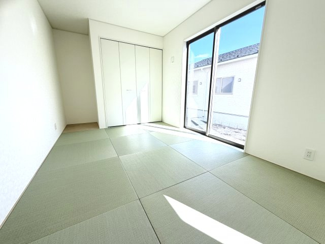 クレイドルガーデン前橋市稲荷新田町第３　４号棟の和室|１階和室です。６.５帖あるので客間としてもご利用頂けます