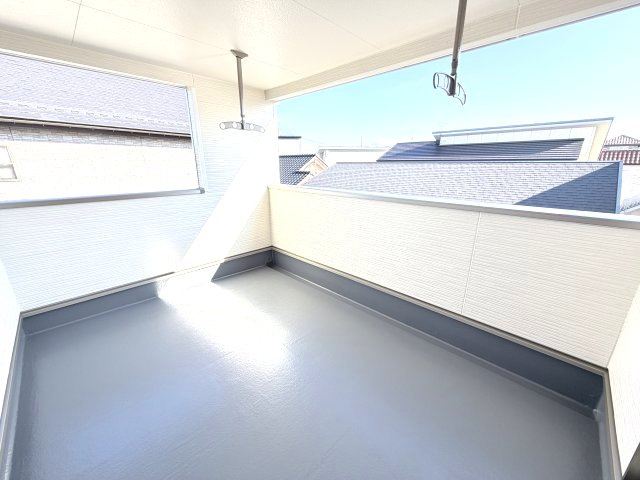 クレイドルガーデン前橋市稲荷新田町第３　４号棟のバルコニー|人気のインナーバルコニー！急な雨でも洗濯物が濡れません。