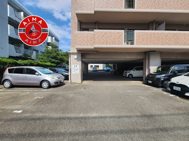 スカイハイツ神松寺の駐車場|敷地内駐車場です。