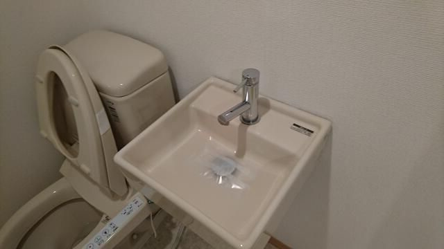横須賀市追浜南町２丁目のアパートの洗面所