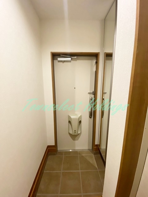 藤沢市遠藤のアパートの玄関
