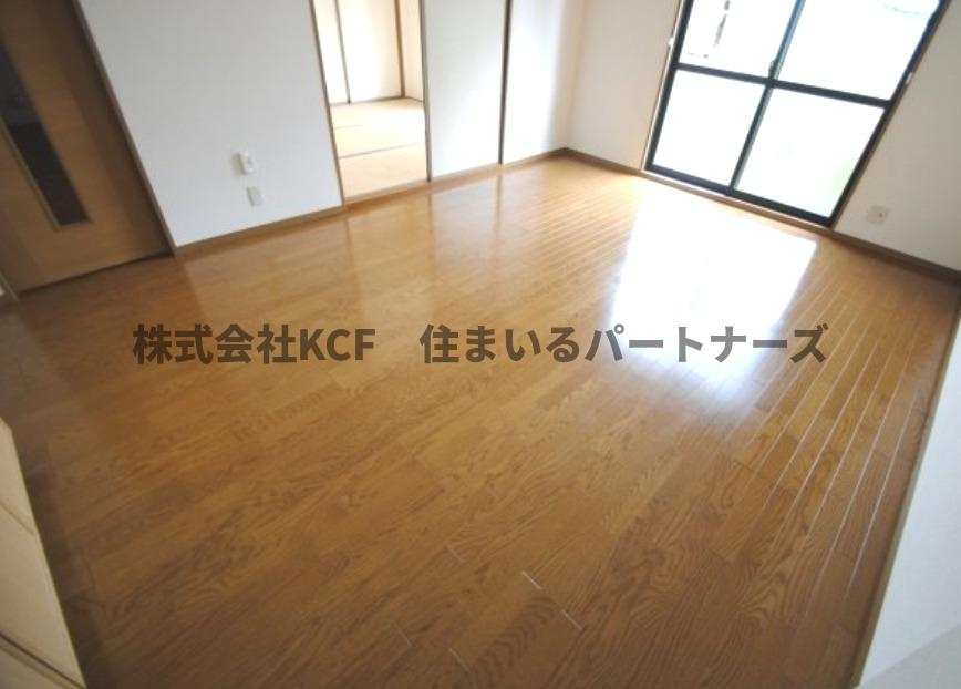 ハイネス迎野の洋室|おしゃれなリビングです