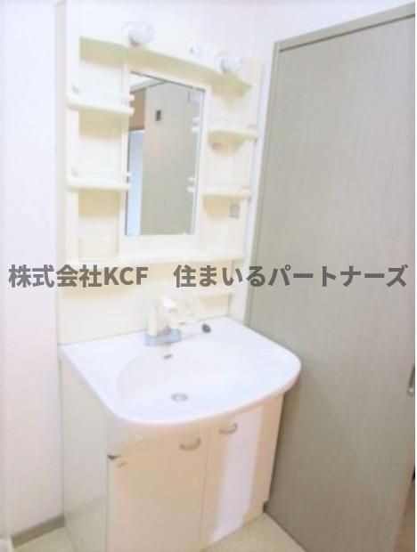クロスロードの洗面所|ゆったりとスペースのある洗面所