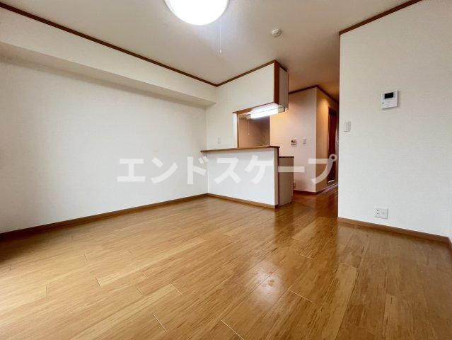 メゾン　ローズアヴニールの居間・リビング|高崎、前橋のお部屋探しはエンドスケープまで！お客様の理想お聞かせ下さい♪