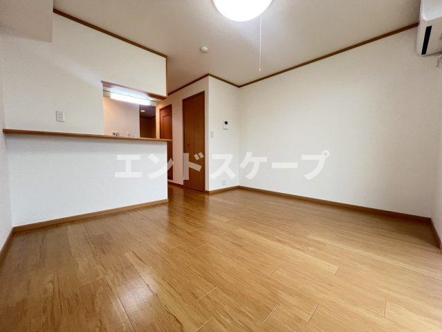 メゾン　ローズアヴニールの居間・リビング|高崎、前橋のお部屋探しはエンドスケープまで！お客様の理想お聞かせ下さい♪