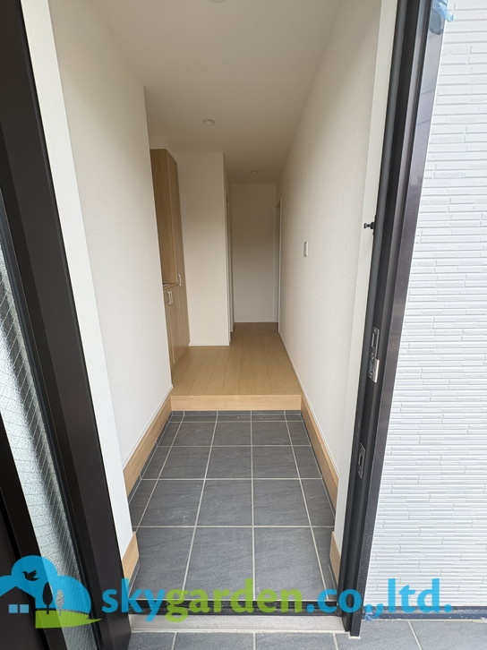 藤沢市花の木　新築戸建　全１棟の玄関