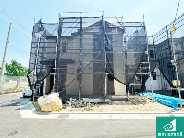 堺市美原区阿弥　新築一戸建ての外観|周辺は落ち着いた街並みの住宅地！子育てがしやすい住環境です！まだ未完成ですが、現地でしかわからない事もございます。是非一度ご覧ください。