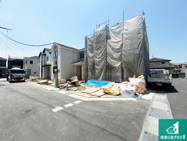 堺市美原区阿弥　新築一戸建ての外観|周辺は落ち着いた街並みの住宅地！子育てがしやすい住環境です！まだ未完成ですが、現地でしかわからない事もございます。是非一度ご覧ください。