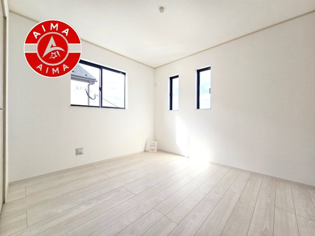 古賀市日吉2丁目第1-2棟（A号棟）の内観：施工例|柔らかい陽光が差し込む明るいお部屋を演出する設計。彩光の取れる窓が気持ちの良いお部屋を創り上げます。