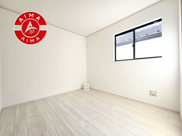 古賀市日吉2丁目第1-2棟（A号棟）の内観：施工例|穏やかな光が差し込む室内には、穏やかな時間が流れます。