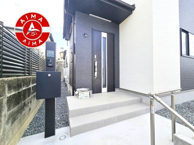 古賀市日吉2丁目第1-2棟（A号棟）の外観：施工例|おでかけの時も帰った時も、「我が家」を最初に感じでもらえる素敵な空間に。