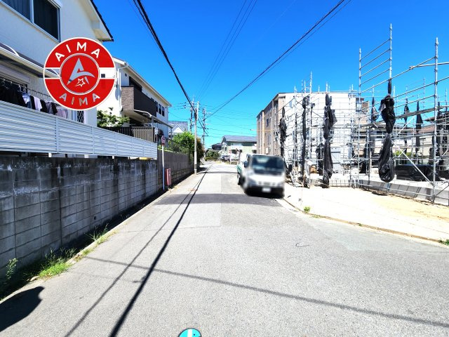 古賀市日吉2丁目第1-2棟（A号棟）の外観|前面道路含む現地の写真です。