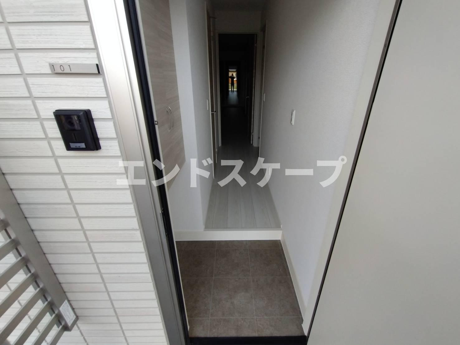 アークイーストの玄関|高崎、前橋エリアのお部屋探しはエンドスケープまで！お客様の理想お聞かせ下さい♪