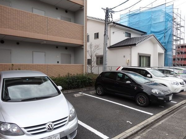 エトワール烏森の駐車場