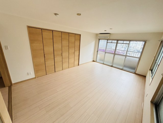 太宰府市五条２丁目の賃貸マンションの居間・リビング|別号数タイプ