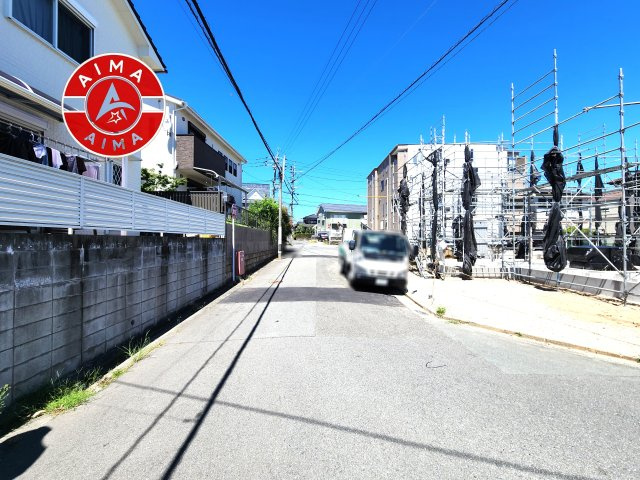 古賀市日吉2丁目第1-2棟（B号棟）の外観|前面道路含む現地の写真です。