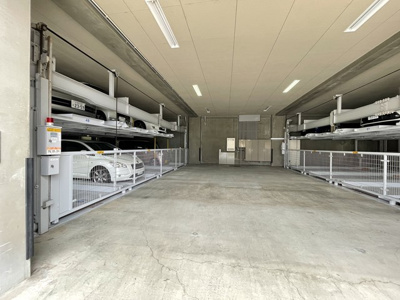 【駐車場】 | ローレルコート北千里 | 現在ご返済中のカーローン・カードローン・教育ローンなどを住宅ローンに一本化したり、家具家電購入費用・引越し費用を住宅ローンと組み合わせるなど、お客さまにメリットの多い住宅ローンのご提案が可能です。