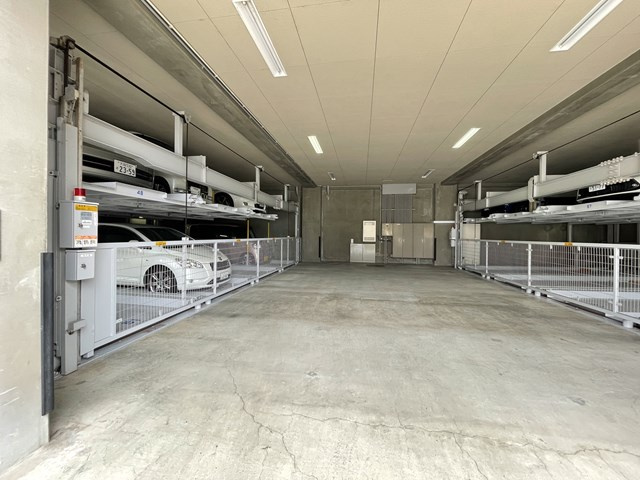【駐車場】 | ローレルコート北千里 | 現在ご返済中のカーローン・カードローン・教育ローンなどを住宅ローンに一本化したり、家具家電購入費用・引越し費用を住宅ローンと組み合わせるなど、お客さまにメリットの多い住宅ローンのご提案が可能です。