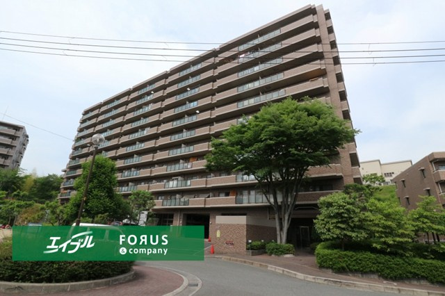 【外観】 | ローレルコート北千里 | 物件を比較検討したいお客様には、「物件比較見学プラン」をご用意しております。こちらの物件だけでなく、お客様の希望に沿った物件を、いくつかまとめてご案内させて頂きます。