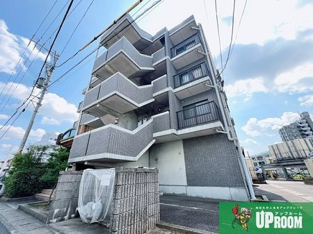 ファミリア岩倉の外観
