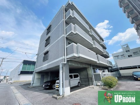 ファミリア岩倉の外観
