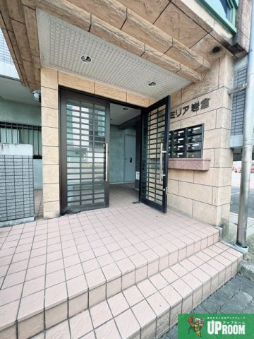 ファミリア岩倉のエントランス