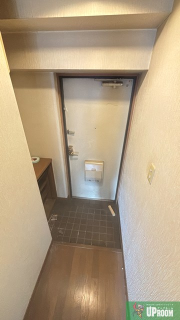 ファミリア岩倉の玄関