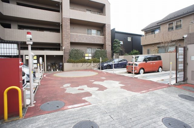 レクセルマンション新所沢の駐車場