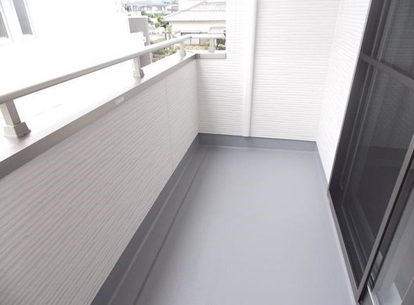 高柳町貸家 北棟のバルコニー