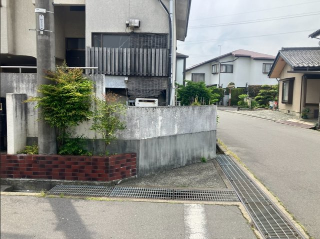 青木島町大塚　売土地の前面道路含む現地写真