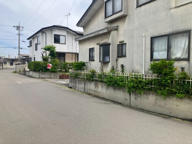 青木島町大塚　売土地の前面道路含む現地写真