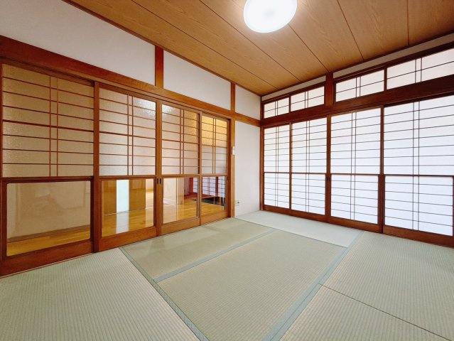 【中古戸建】太田市新田村田町の和室|■和室｜和室を書斎にしたり、冬にはコタツを敷いて家族みんなで年越しをするのもいいですね。家族みんなのお気に入りの空間になります♪