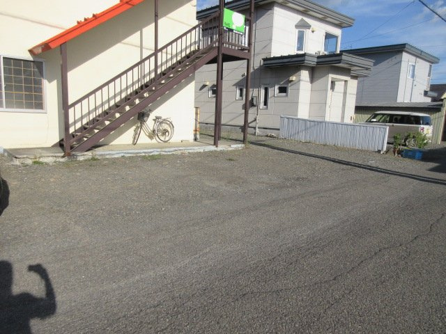 西８条ハイツの駐車場