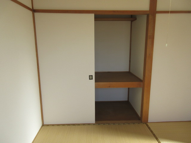 西８条ハイツの収納