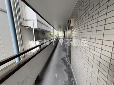 【バルコニー】 | ハイツ高千穂 | 外からの目が気にならないバルコニーで洗濯物が干せます