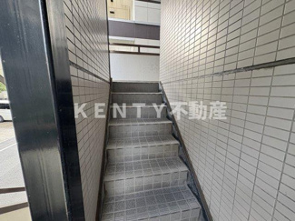 【エントランス】 | 落ち着いたエントランスです