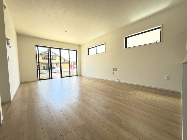 【居間・リビング】 | 福岡市東区美和台5丁目2期　2号棟（全2棟）【仲介手数料無料・0円】 | 現地写真。