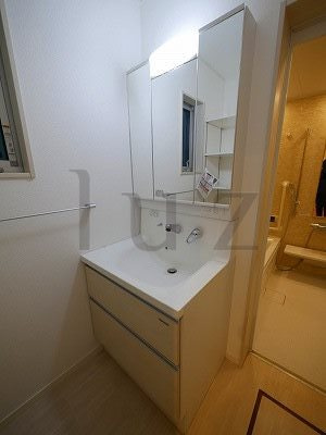 南区高根町戸建の洗面所