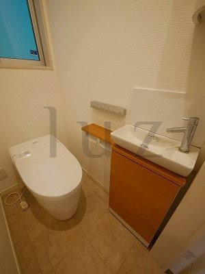 南区高根町戸建のトイレ