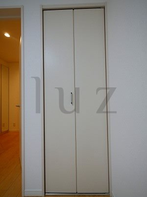 南区高根町戸建の収納