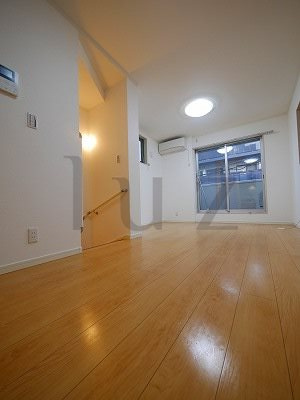 南区高根町戸建の居間・リビング