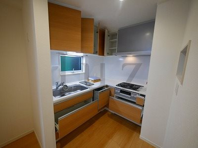 南区高根町戸建のキッチン