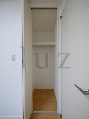 南区高根町戸建の収納