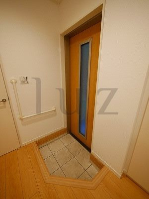 南区高根町戸建の玄関