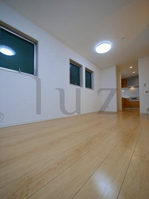 南区高根町戸建の居間・リビング