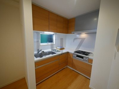 南区高根町戸建のキッチン
