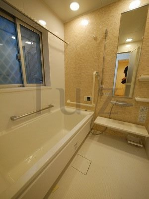 南区高根町戸建の浴室