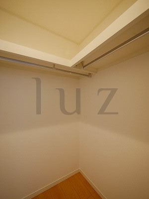 南区高根町戸建の収納