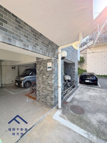 小笹コーポの駐車場